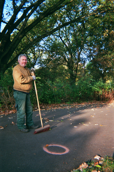 Farbfoto: Mein Kollege Bernd Partenheimer im Oktober des Jahres 2014 im Park Thomashöhe im Bezirk Neukölln in Berlin. Foto: Erwin Thomasius.